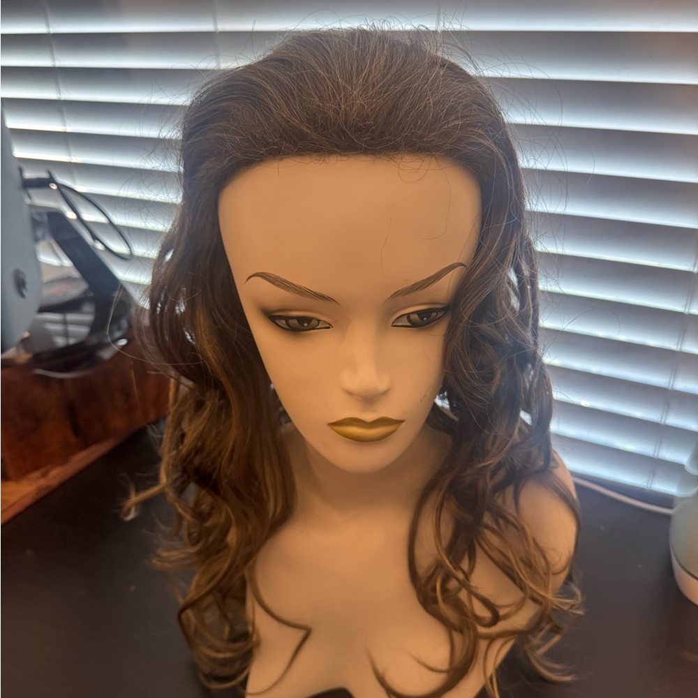 Elegant Brown Wavy Hair Wig